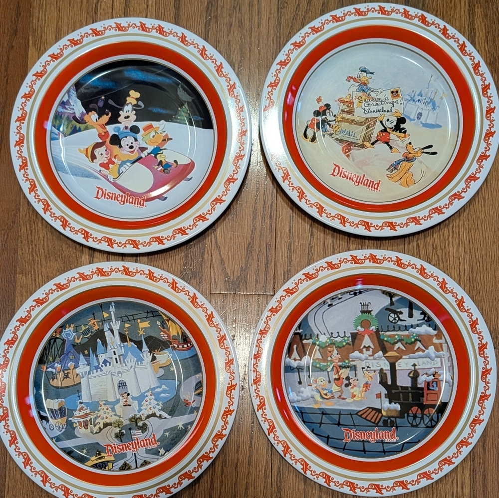 Holiday Disney Disneyland Collectible Plate Set Of 4
